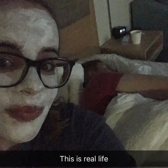 Meet your Posher, Amanda - Picture 3 of 8